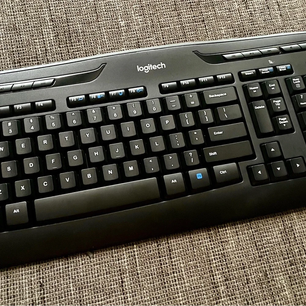 Logitech Wireless Computer Keyboard - Picture 6 of 7